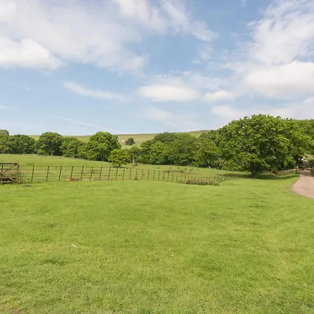 Ingleby Barn - 27946 *