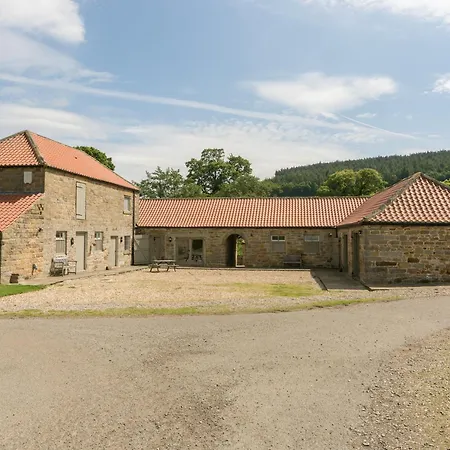Ingleby Barn - 27946 *