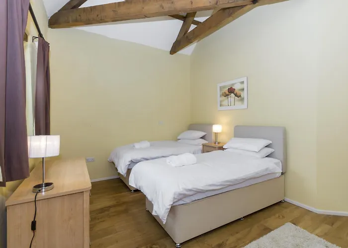 Ingleby Barn - 27946 *